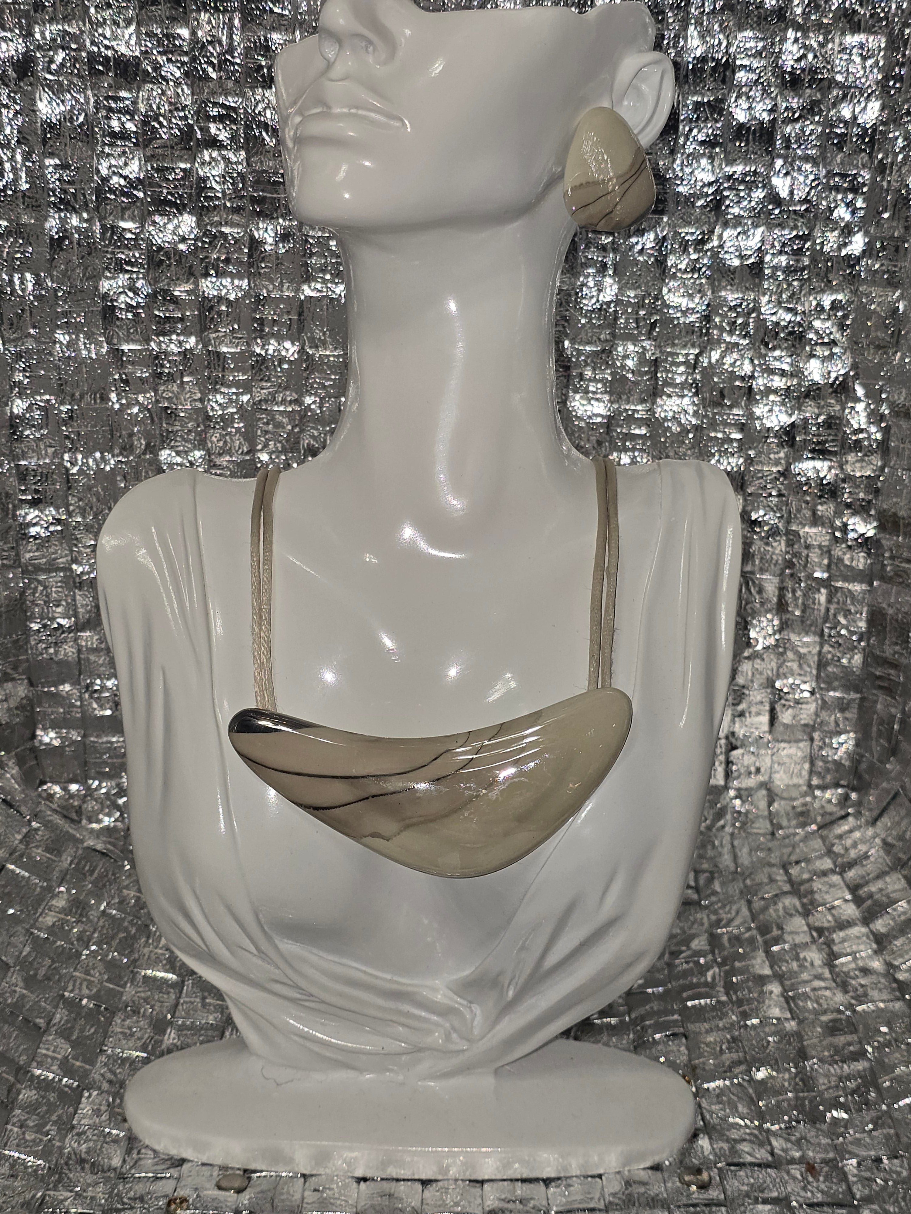 Vintage Shell Necklace & earring set