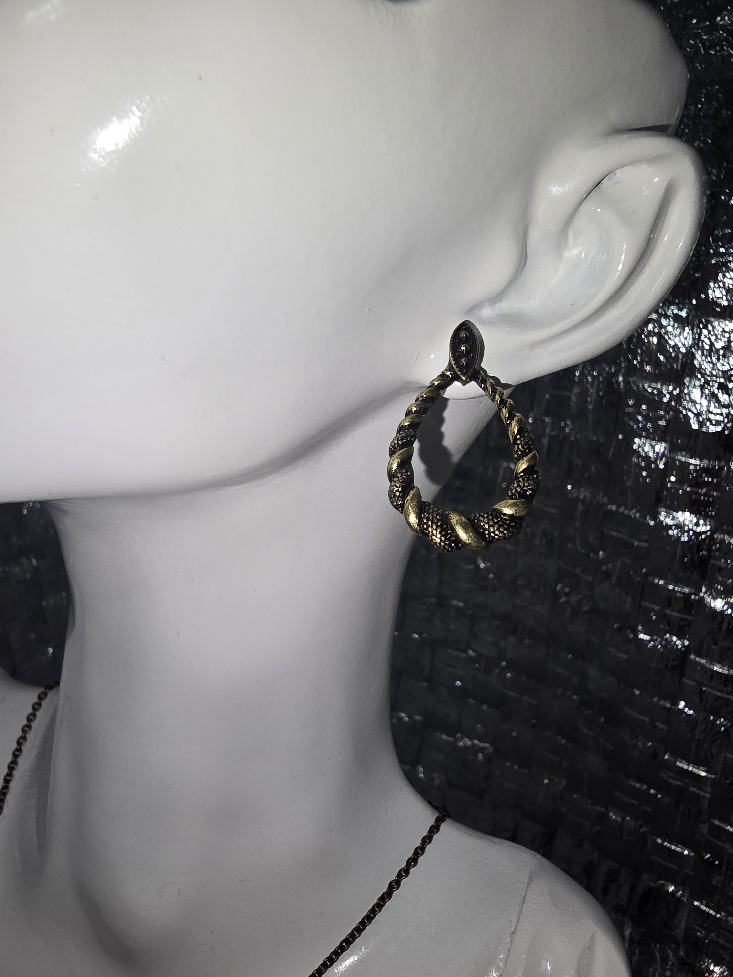 Teardrop shaped Necklace & Earrings set