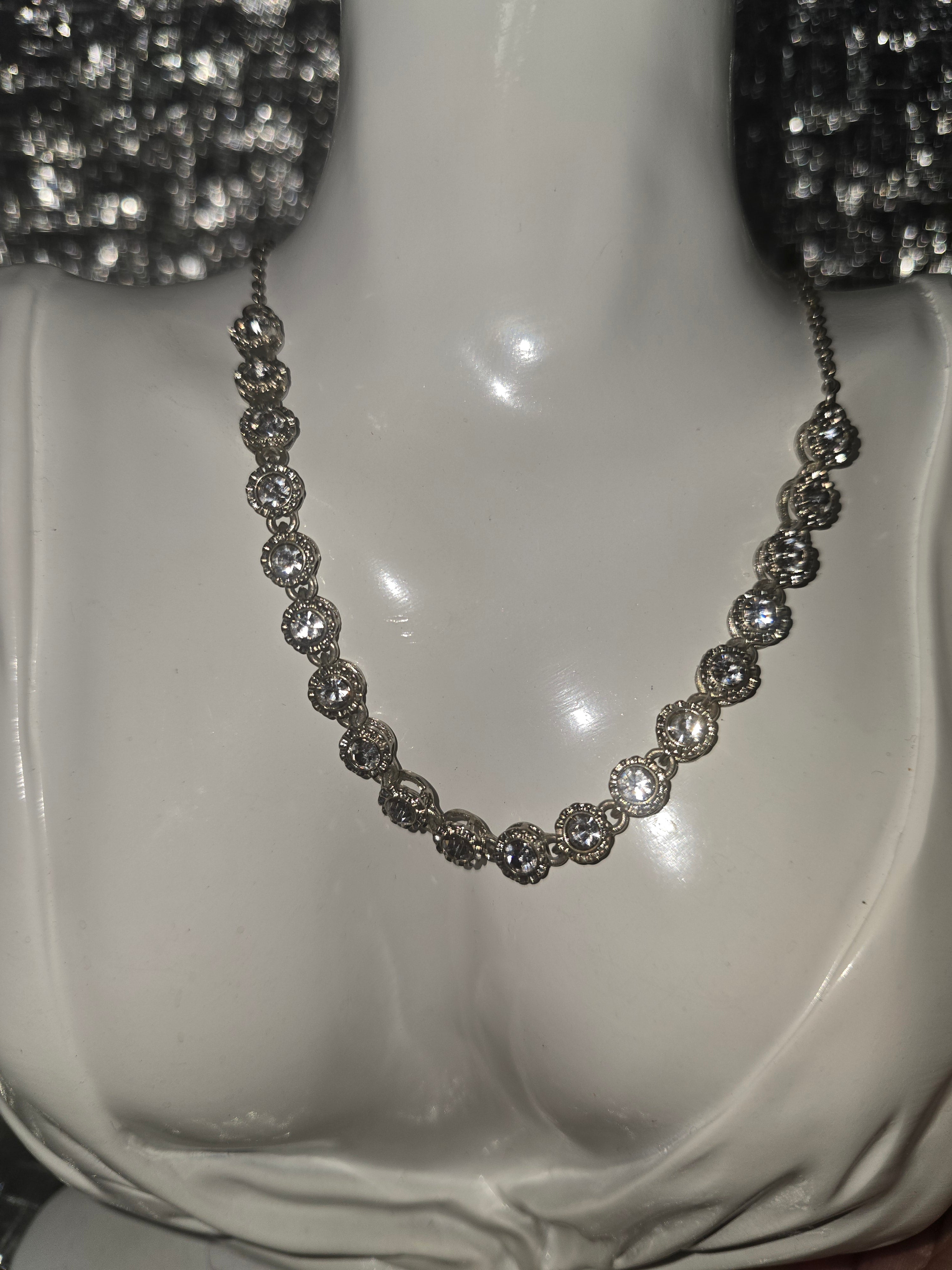 Crystal Diamond like chocker